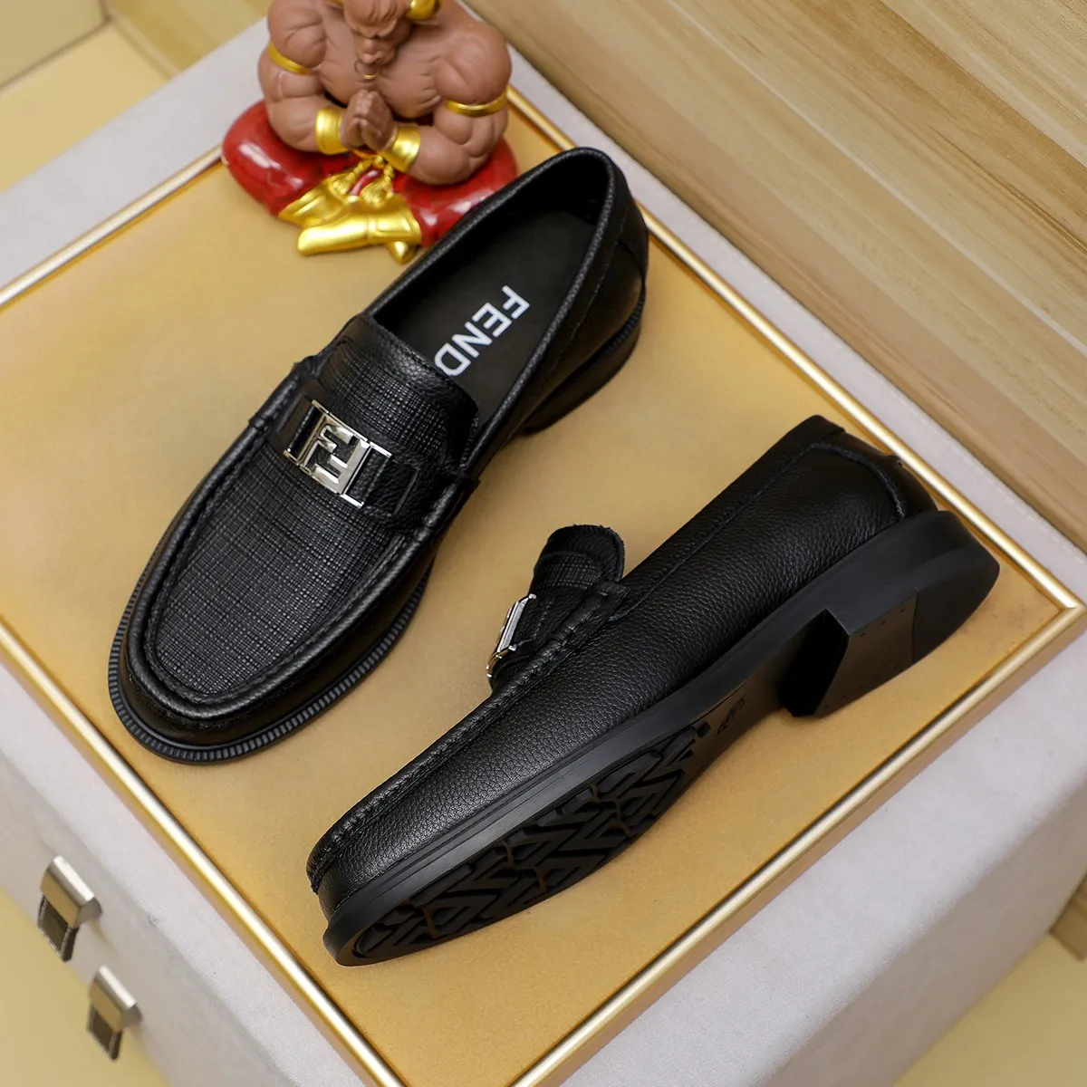 Men's shoes💰460 🕷🕷【FENDI】The latest men's formal leather shoes🇨🇳Classic series not to be missed💯The first layer is made of imported first-layer cowhide☘Original quality, the leather is smooth and delicate🎋The version is awesome, the perfect streamlined outline🍇🐮Leather lining, color, size 38-45...